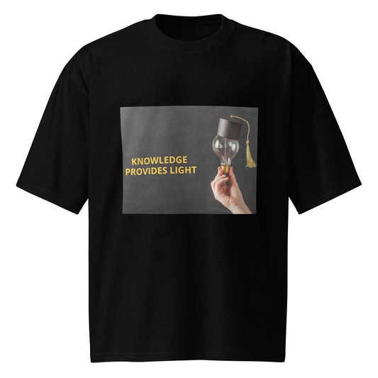 "Model wearing an oversized heavyweight streetwear t-shirt in black, featuring a relaxed fit and durable cotton fabric—ideal for urban fashion and everyday comfort."